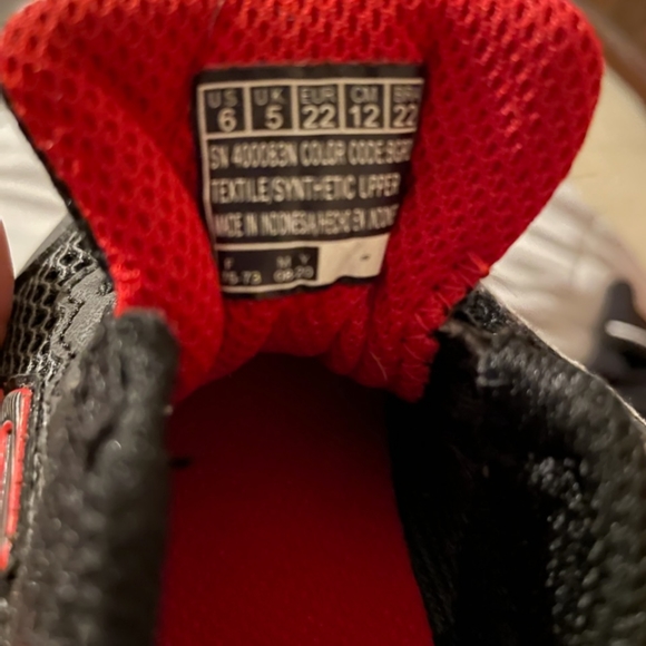 Boys Sketchers - Picture 3 of 3